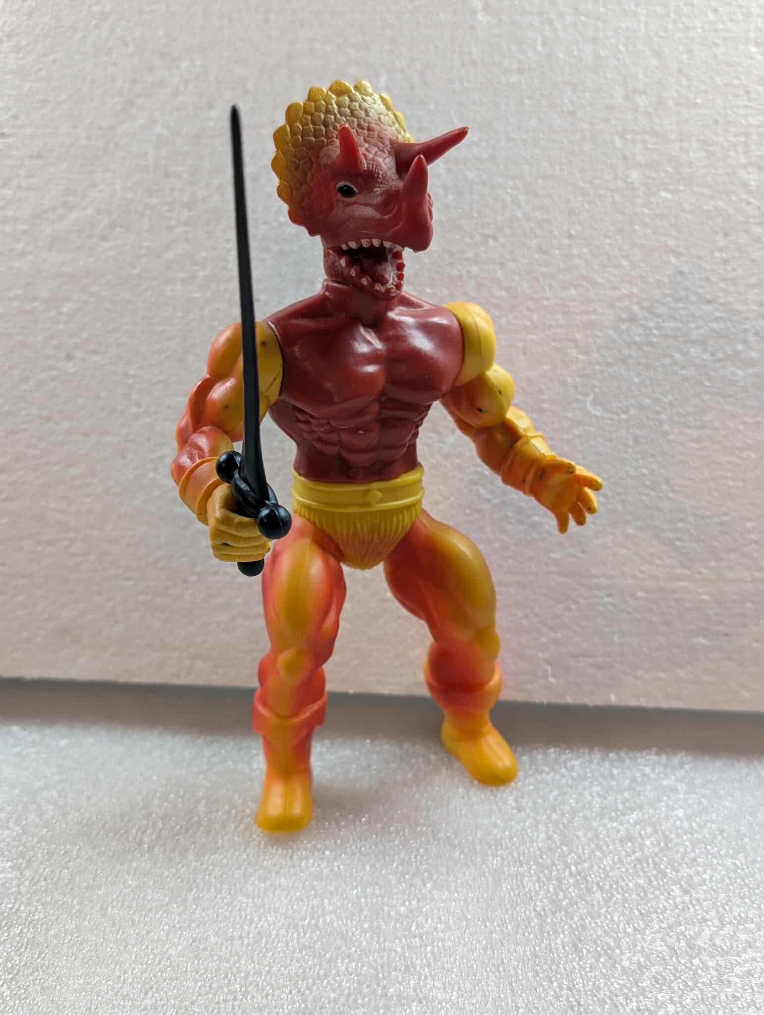 REMCO WARRIOR BEASTS 1983 V1 Guana loose complete with backer card KO Knock Off figure