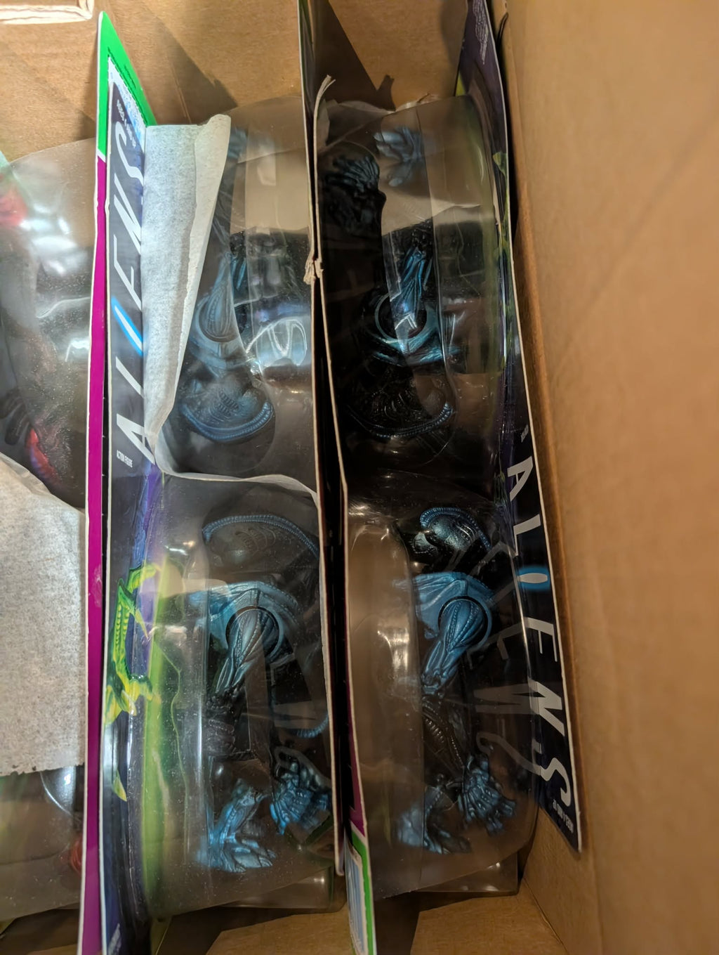 Kenner ALIENS FULL SHIPPING CARTON Case 12 Piece assortment Scorpion Bull Gorilla  MOC