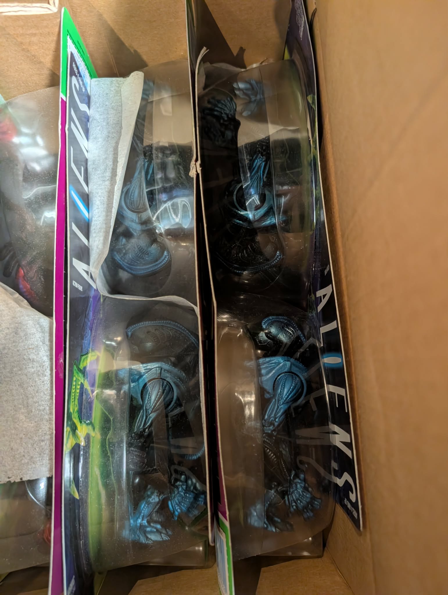 Kenner ALIENS FULL SHIPPING CARTON Case 12 Piece assortment Scorpion Bull Gorilla  MOC