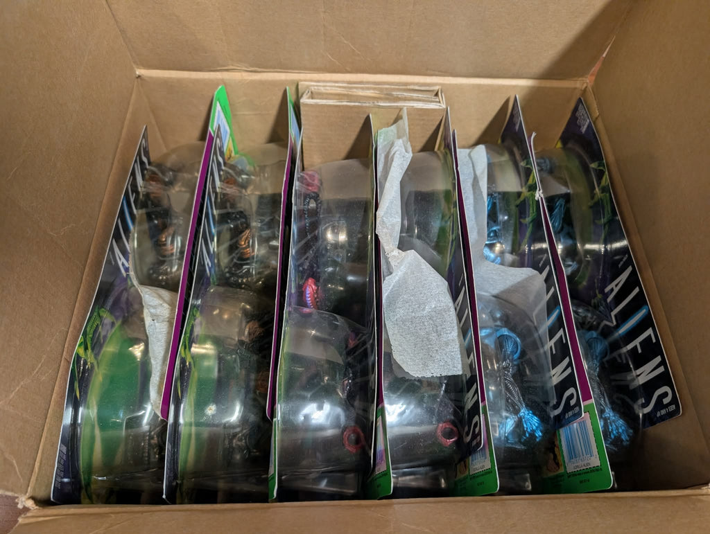 Kenner ALIENS FULL SHIPPING CARTON Case 12 Piece assortment Scorpion Bull Gorilla  MOC