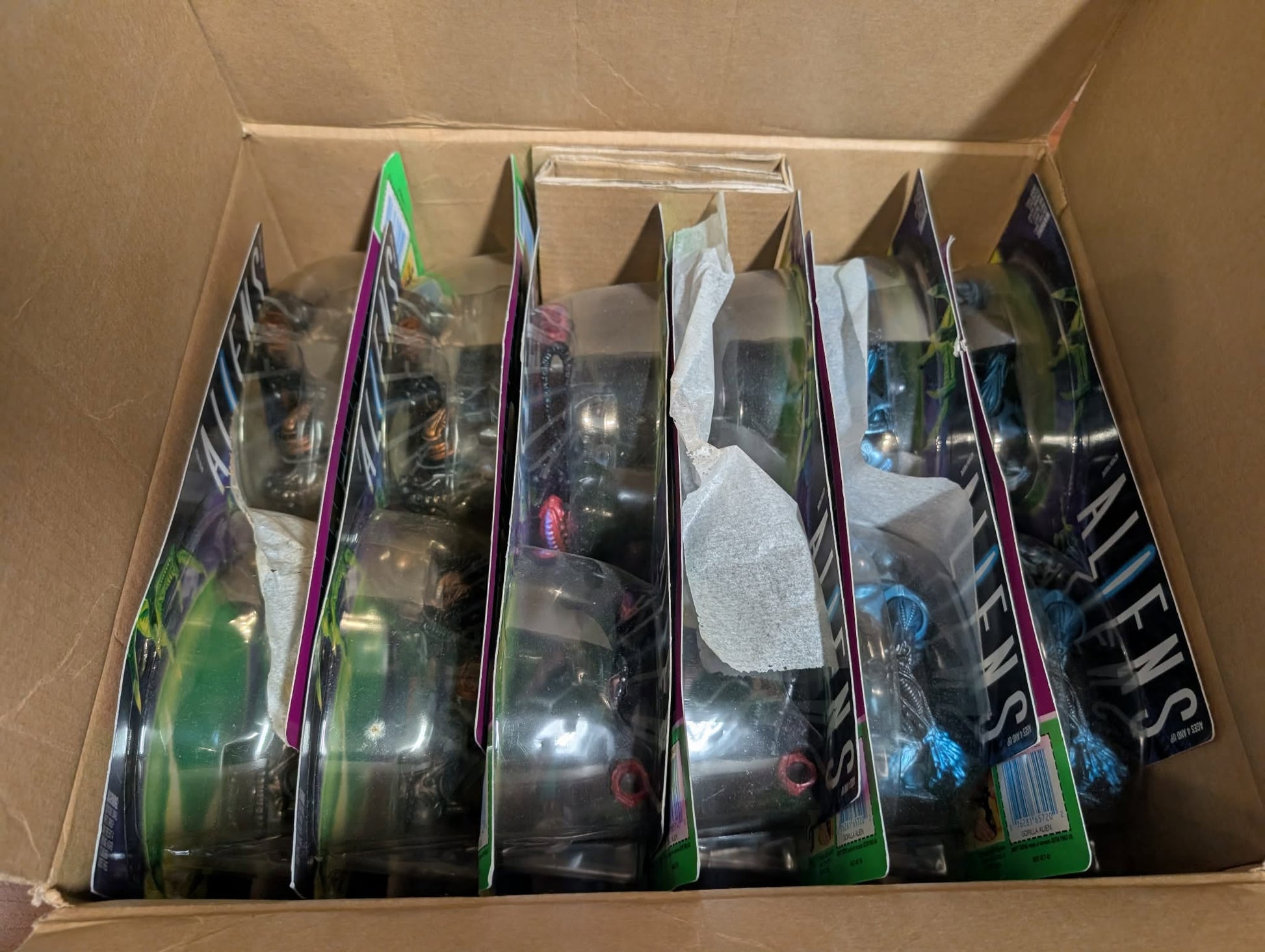 Kenner ALIENS FULL SHIPPING CARTON Case 12 Piece assortment Scorpion Bull Gorilla  MOC