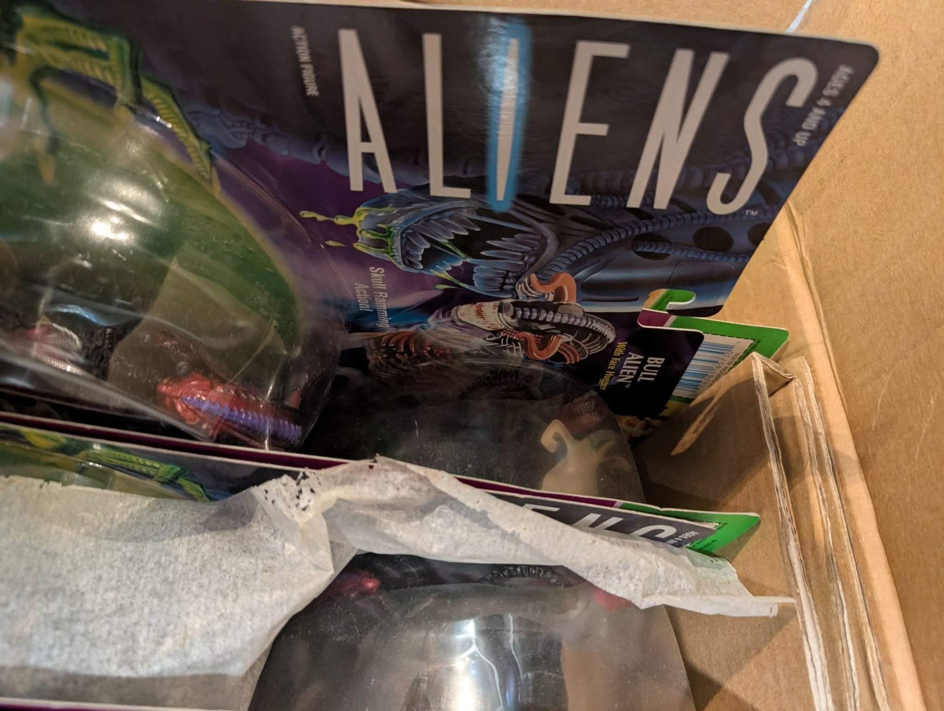 Kenner ALIENS FULL SHIPPING CARTON Case 12 Piece assortment Scorpion Bull Gorilla  MOC