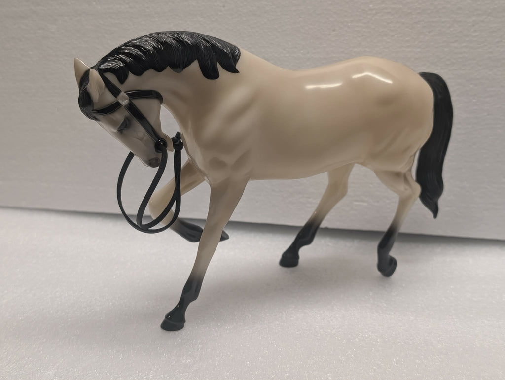 Zoloworld Hartland White Charger Horse3